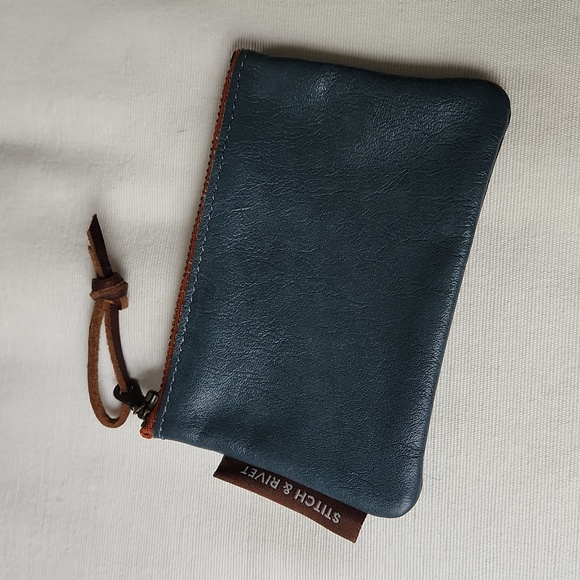 Stitch & Rivet Earring & Coin Purse Set - Picture 3 of 6